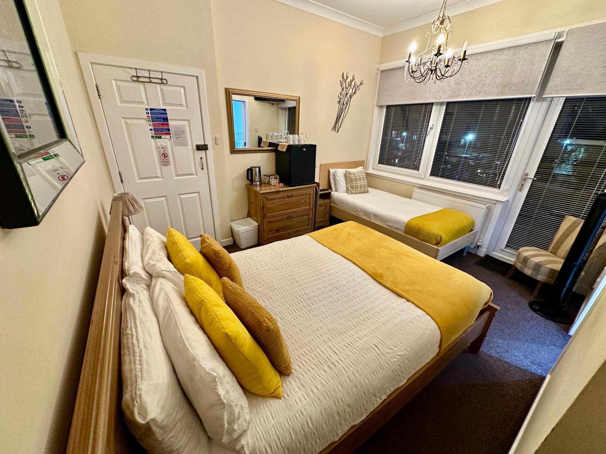 The Elbow Room Kirkcaldy Dış mekan fotoğraf