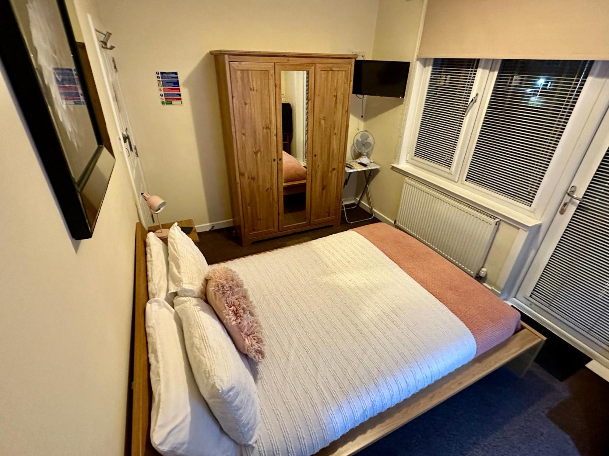 The Elbow Room Kirkcaldy Dış mekan fotoğraf