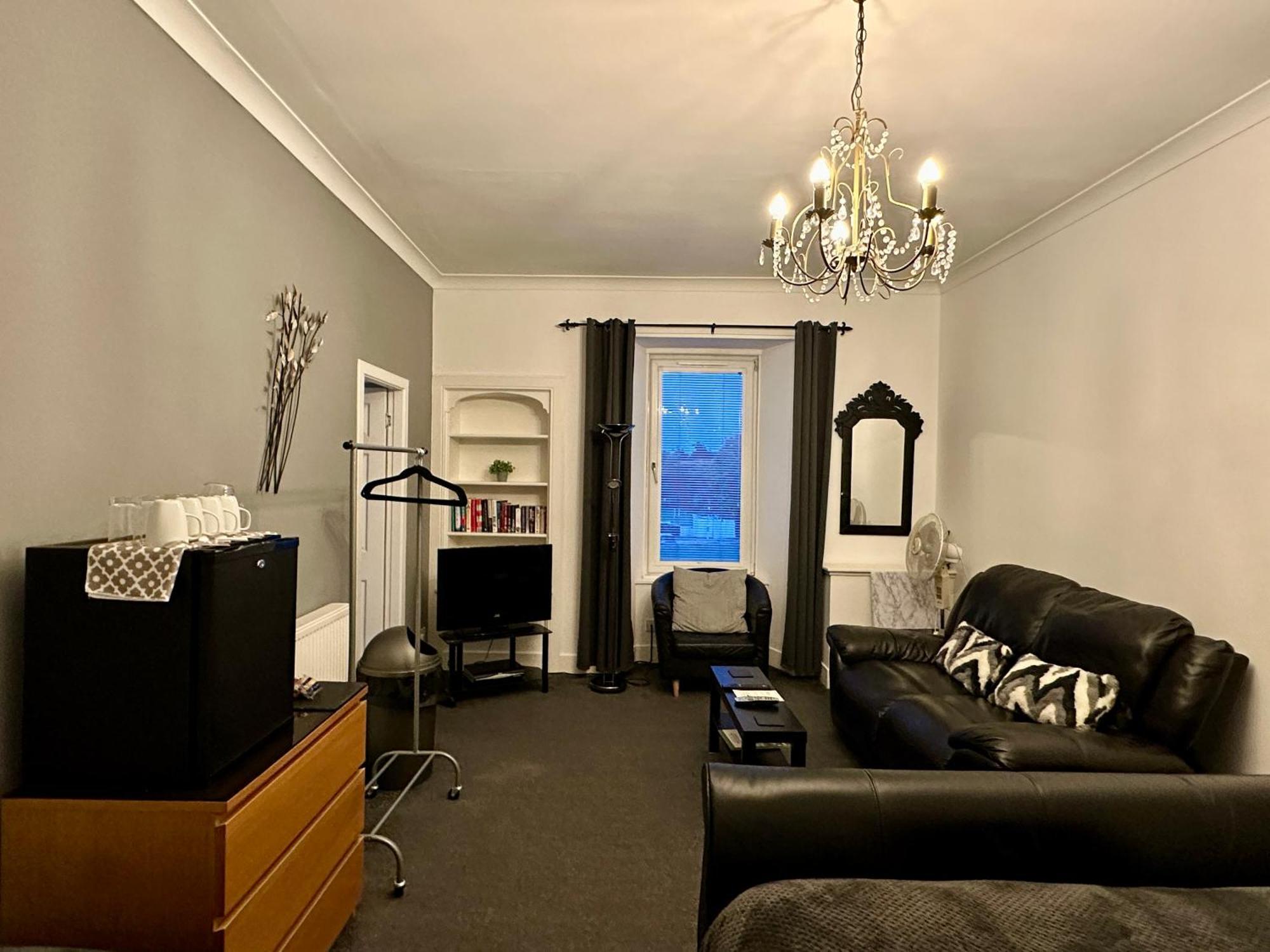 The Elbow Room Kirkcaldy Dış mekan fotoğraf
